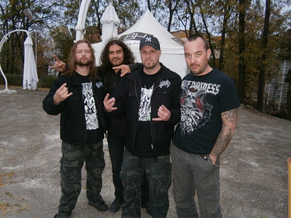 Водещият Мартин Николов и Sinister