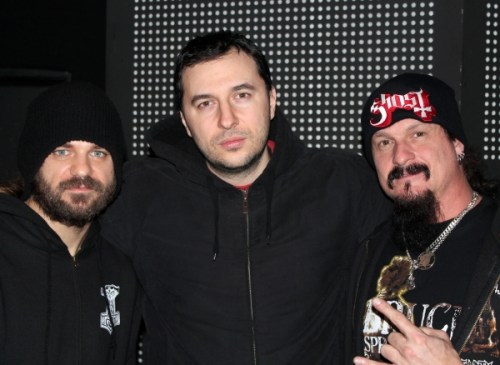 Водещият Васко и Iced Earth