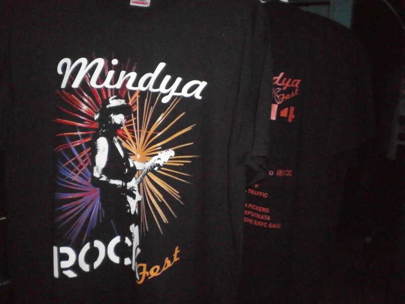 Официалната фестивална фланелка