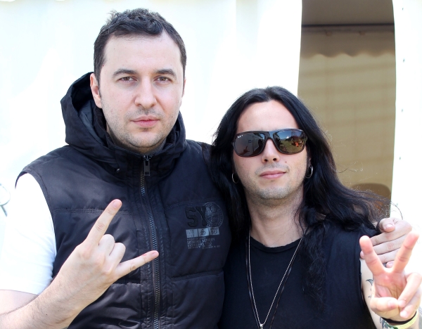 Водещият Васко и Gus G.