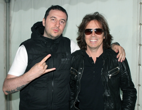 Водещият Васко и  Joey - Europe