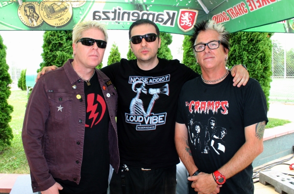 Водещият Васко и The Offspring