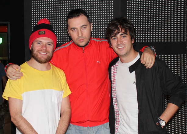 Водещият Васко и Enter Shikari