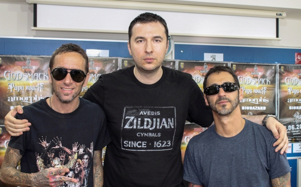 Водещият Васко Катинчаров и Godsmack