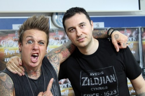 Водещият Васко и Jacoby Shaddix - Papa Roach