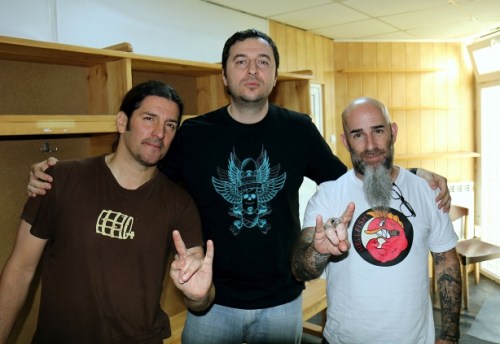 Водещият Васко Катинчаров и Anthrax