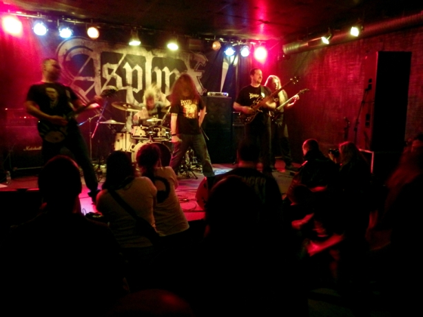 27.03.2016 Hyperborea подгряват за Asphyx в клуб Live&Loud