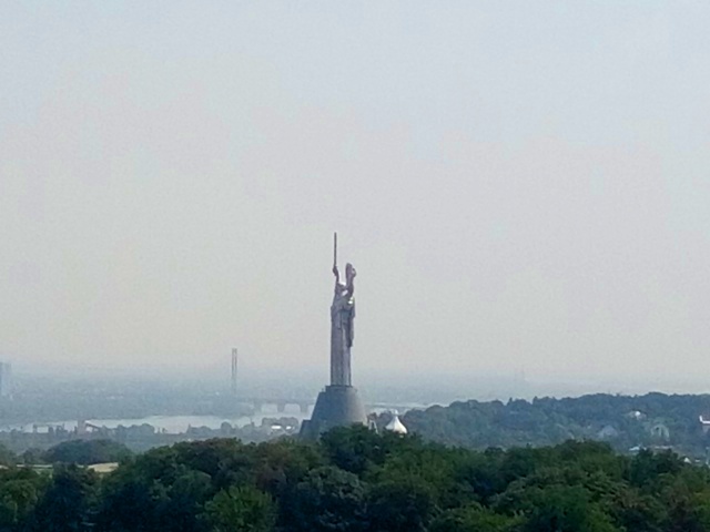 Родина Мать - гледка от Киево печерската лавра