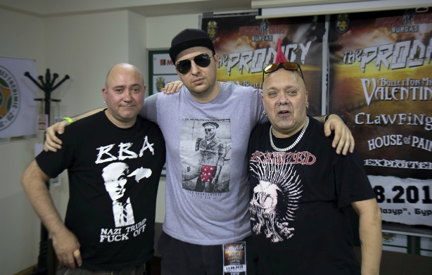 Водещият Васко Катинчаров и The Exploited