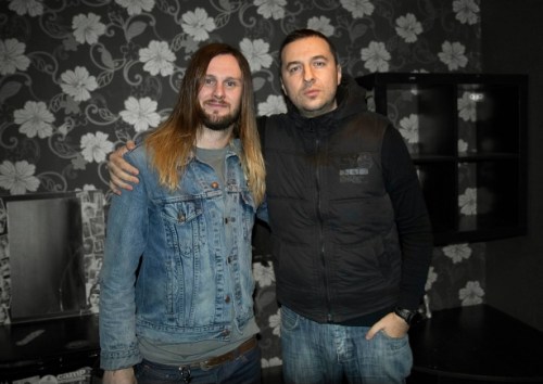 Водещият Васко Катинчаров и Lawrence Taylor - While She Sleeps