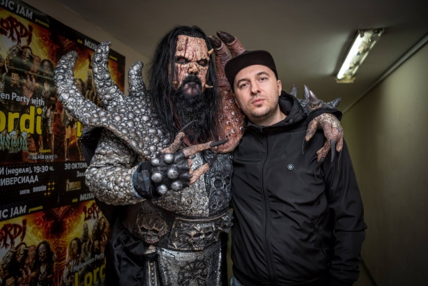 Водещият Васко Катинчаров и Mr. Lordi