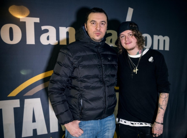 Водещият Васко Катинчаров и  Ben Bruce - Asking Alexandria