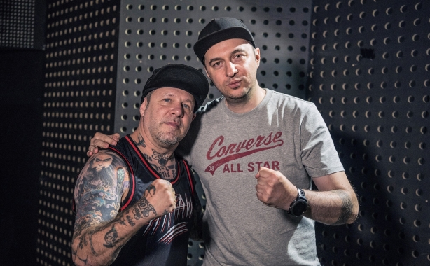 Roger Miret (Agnostic Front) и водещият Васко Катинчаров 