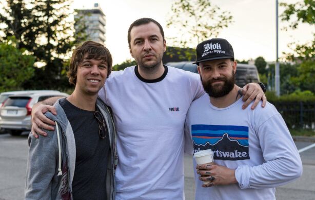 Водещият Васко Катинчаров и August Burns Red