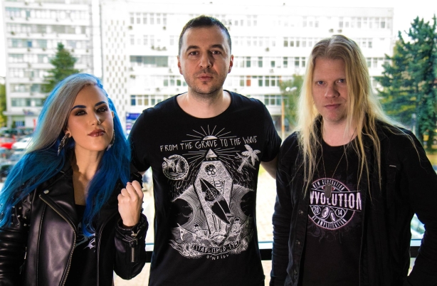 Водещият Васко Катинчаров и Arch Enemy