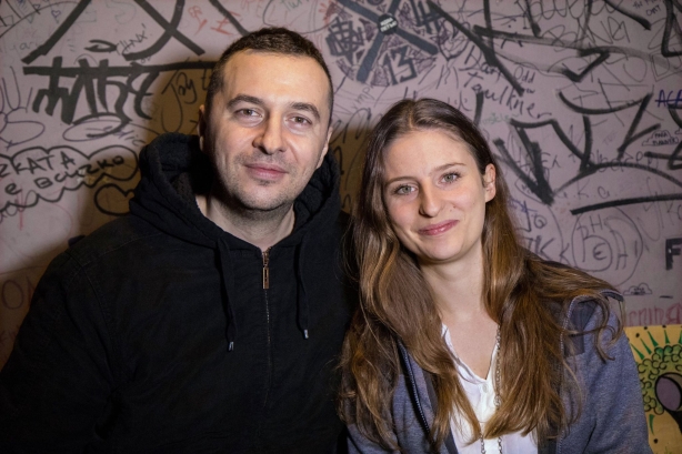 Водещият Васко Катинчаров и Anna Murphy - Cellar Darling