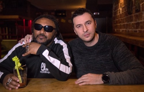 Водещият Васко и Benji Webbe - Skindred