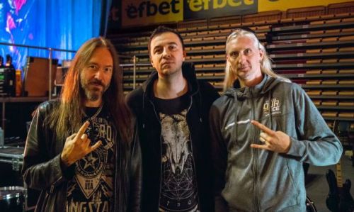 Водещият Васко Катинчаров и Hammerfall