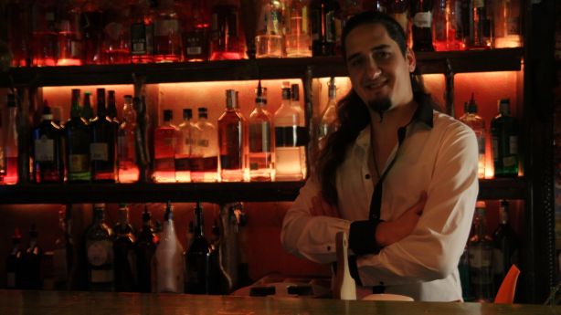 Михаил Нейков, водещ на предаването Сами в бара