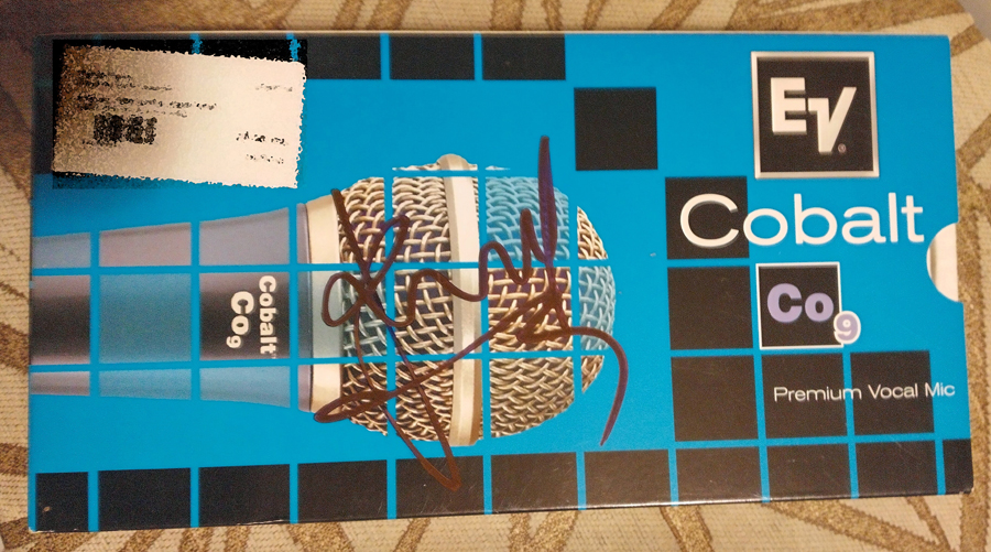 Микрофон с автограф от Плебея