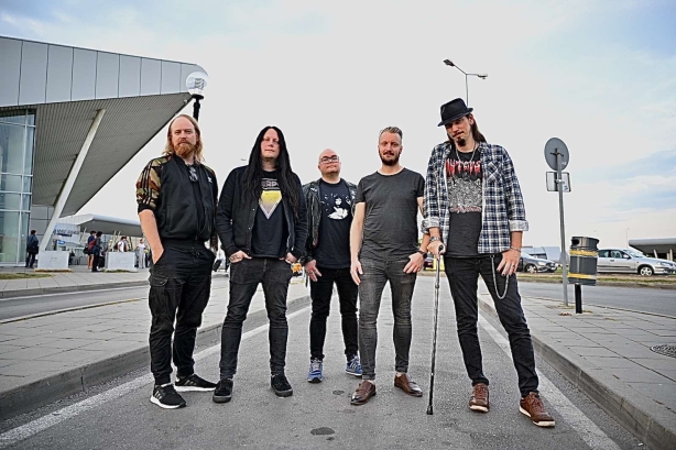 Katatonia кацнаха на летище София