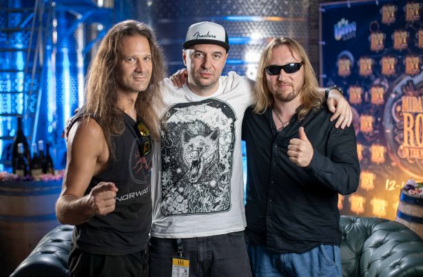 Водещият Васко Катинчаров и Beast In Black